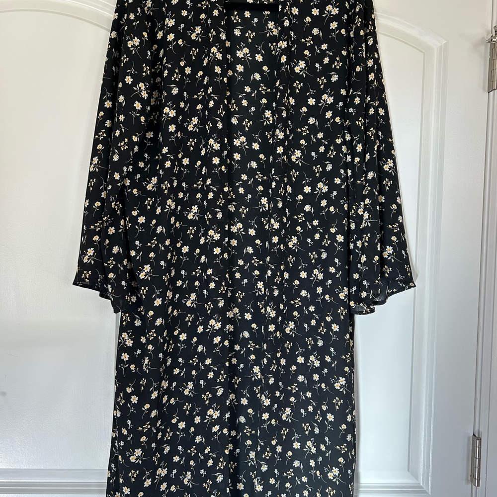 Carly Jean LA Kimono Robe Swim Coverup Floral Long Open Front Sz M Flare sleeves